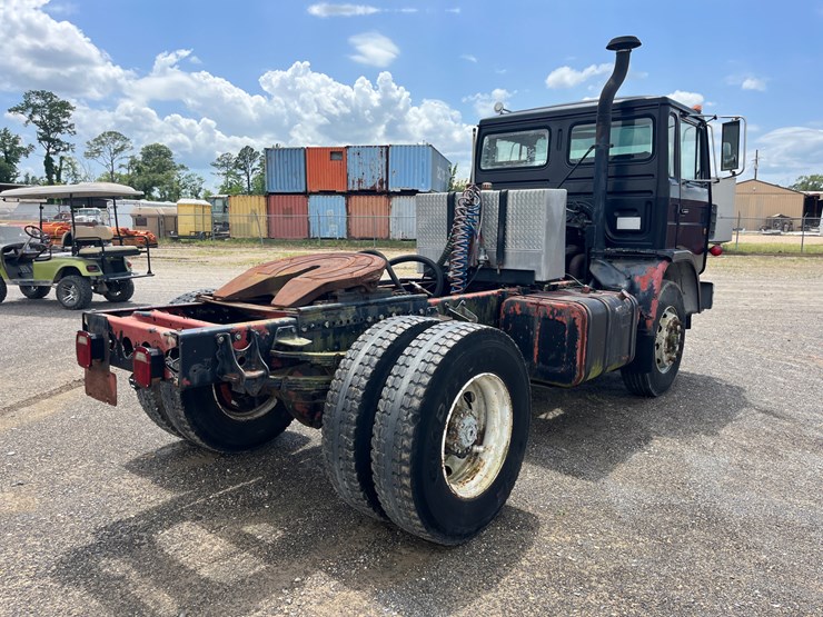 #21657-•-1984-mack-truck-image-3