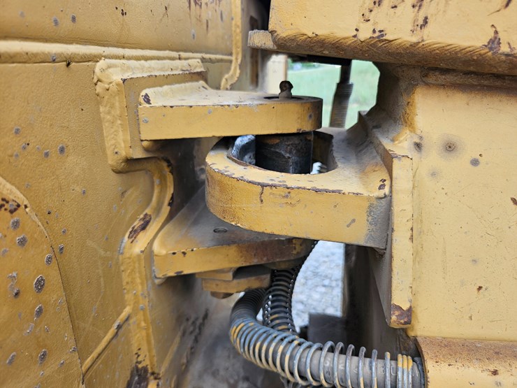 caterpillar-d4c-image-81