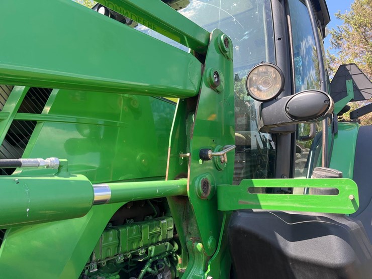 2014-john-deere-6210r-image-15