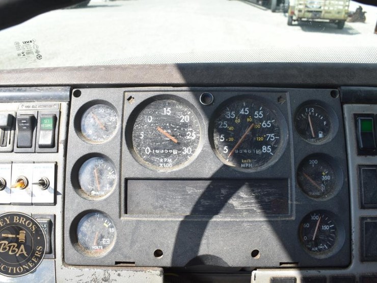 1999-freightliner-fl60-image-61