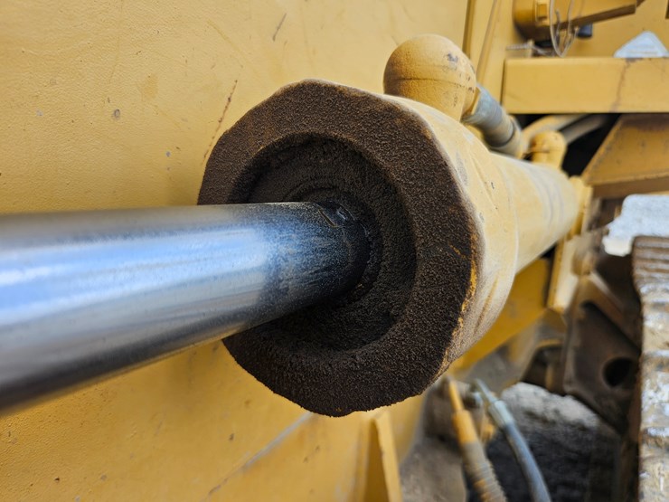 caterpillar-d4c-image-86