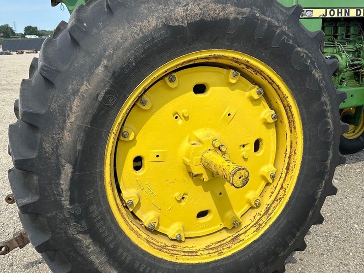 john-deere-4040-image-12