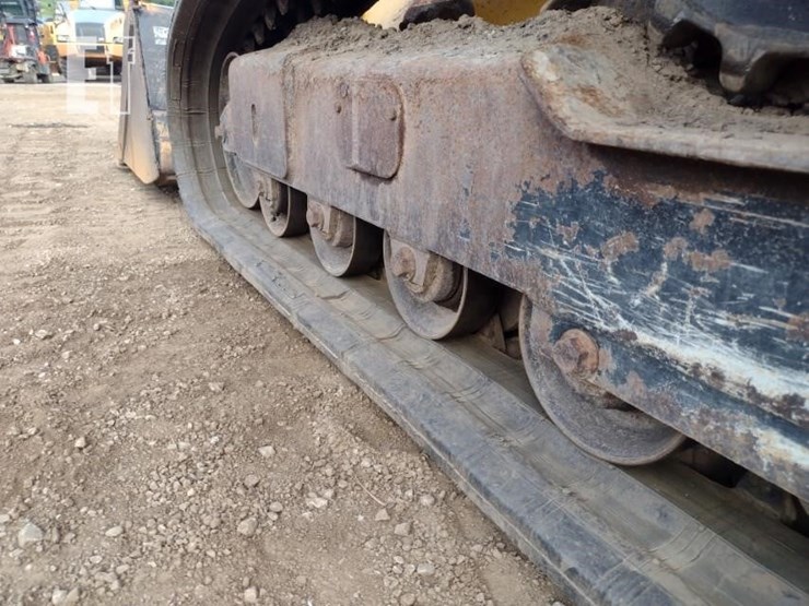 deere-323d-image-23