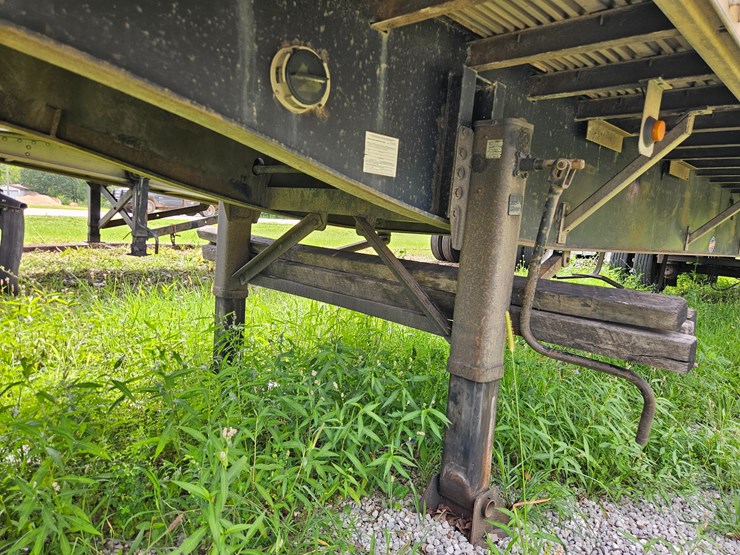 2005-utility-48'-x-102"-image-23