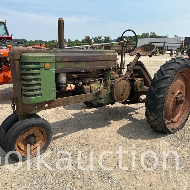 JOHN DEERE B