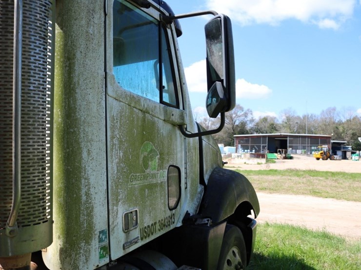 2007-freightliner-columbia-120-image-10