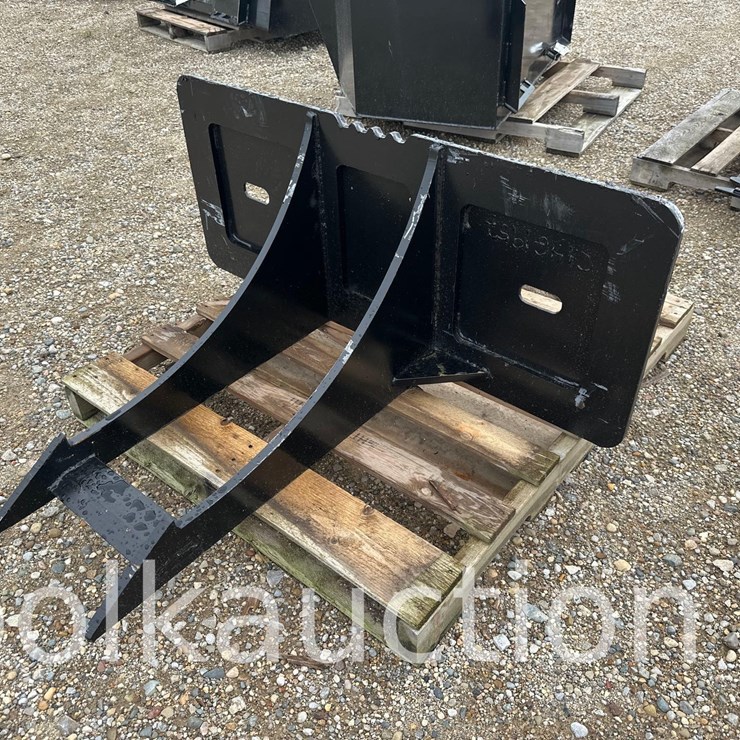 159 - SKELETON ROCK DIGGER STUMP BUCKET