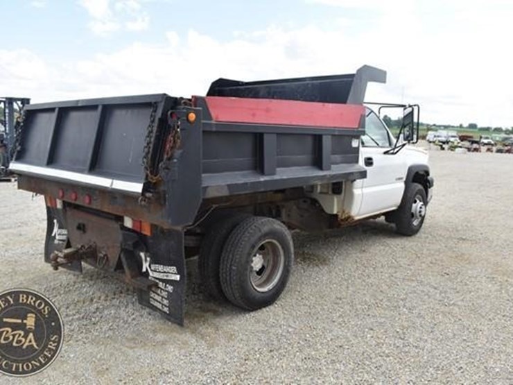 2005-chevrolet-3500-image-14