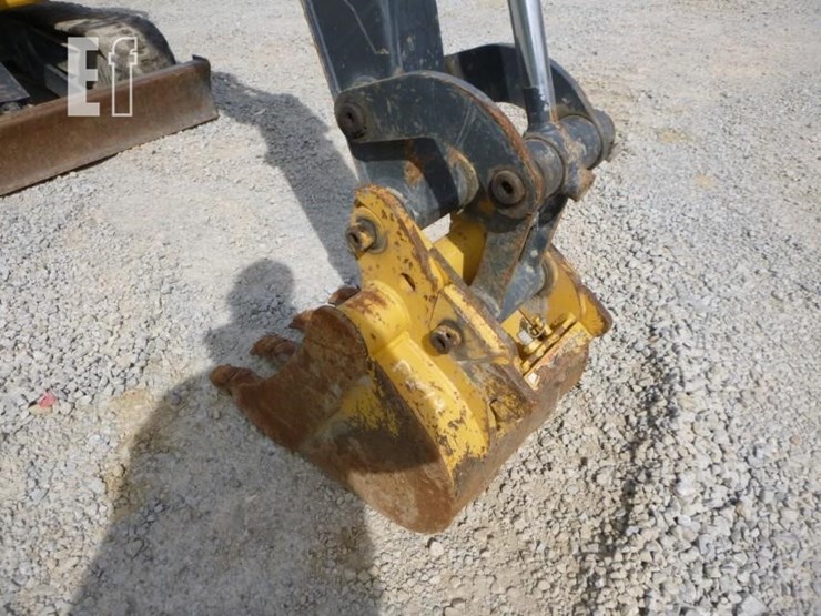 2021-deere-26g-image-17