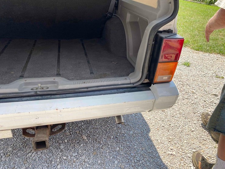 1992-jeep-cherokee limited--low-miles-image-23