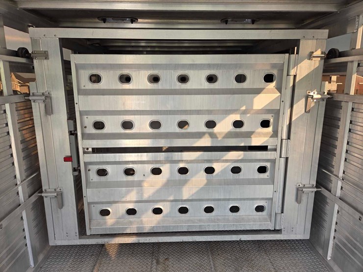 2017-8'x24'-eby-aluminum-livestock-trailer-image-52