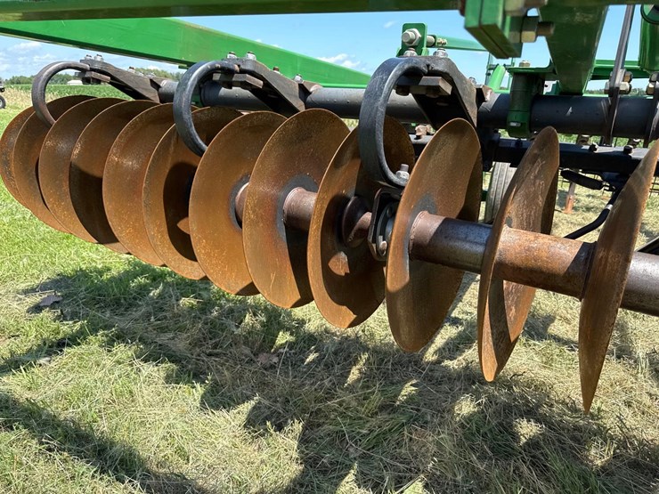 john-deere-2310-image-25