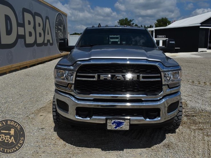 2024-ram-3500-hd-image-30
