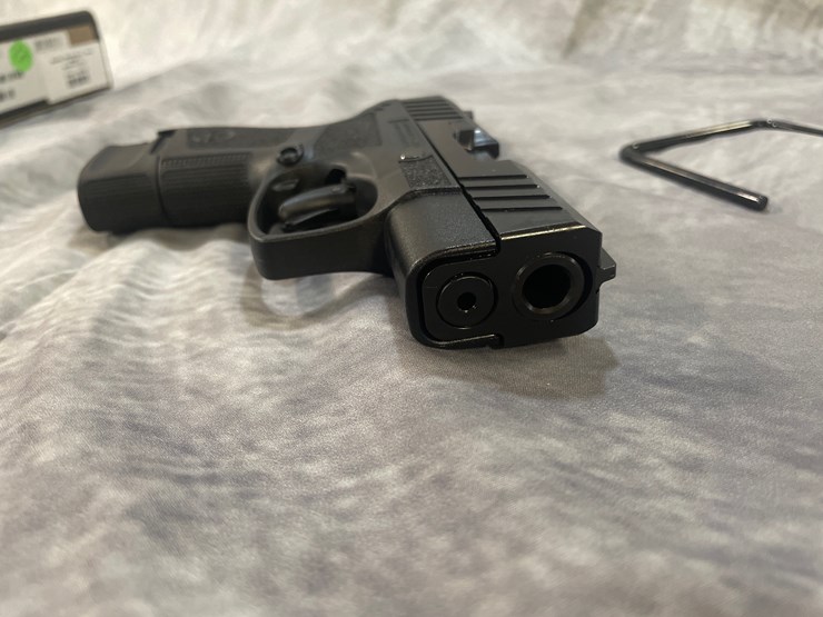 #4352-•-beretta-apx-a1-9mm-luger-pistol,-sn:-axc158923-image-4