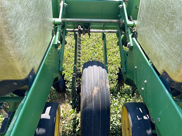 john-deere-7200-image-4