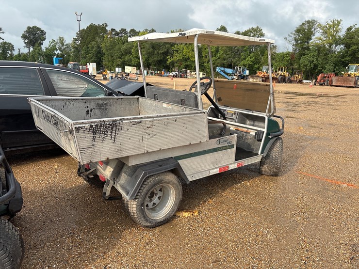 #22741-•-turf-carry-all-club-car,-gas-powered,-for-parts-and-repairs-image-3
