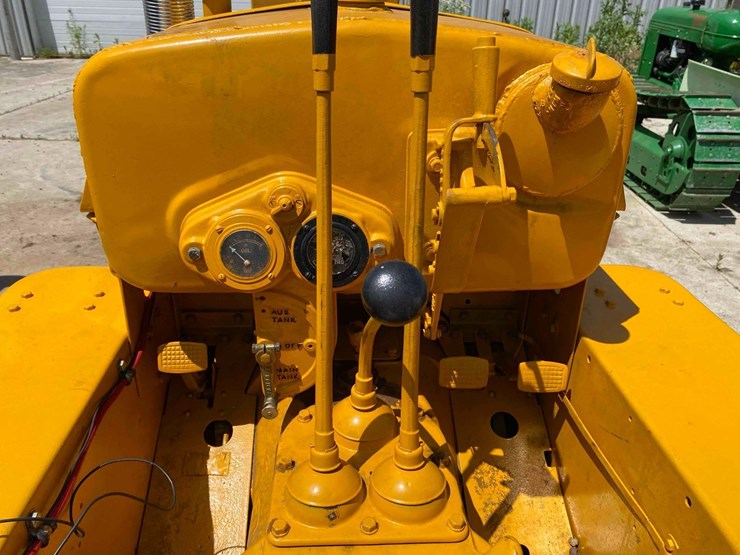 caterpillar-22-ag-crawler-image-19