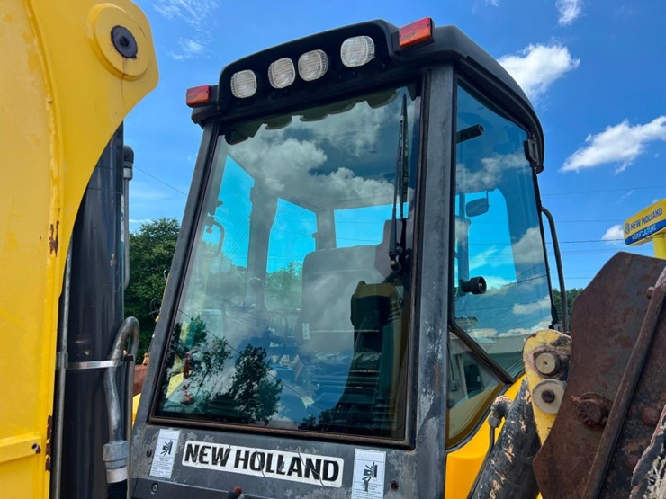 2011-new-holland-b95b-image-45