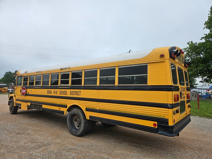 2005-freightliner-fs65-image-16