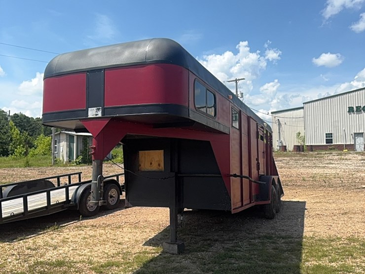 red-horse-trailer-image-1