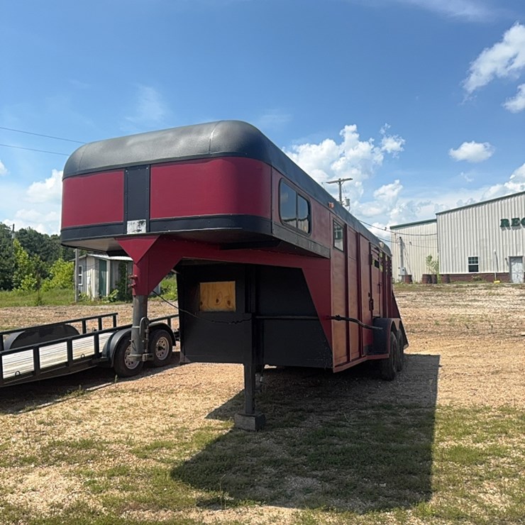 Red Horse Trailer