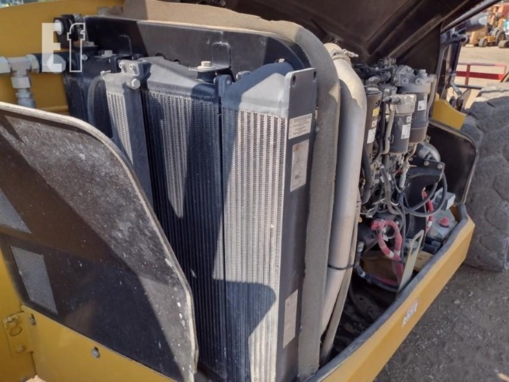 2019-caterpillar-tl1055d-image-27