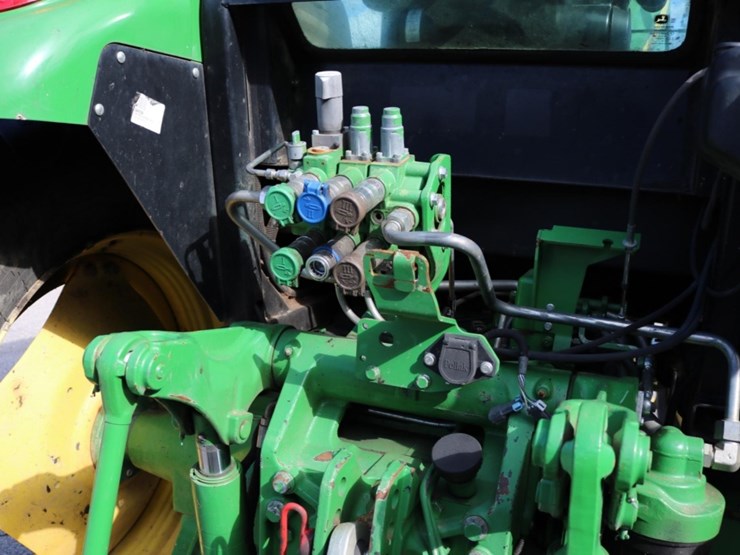 john-deere-6105e-image-12