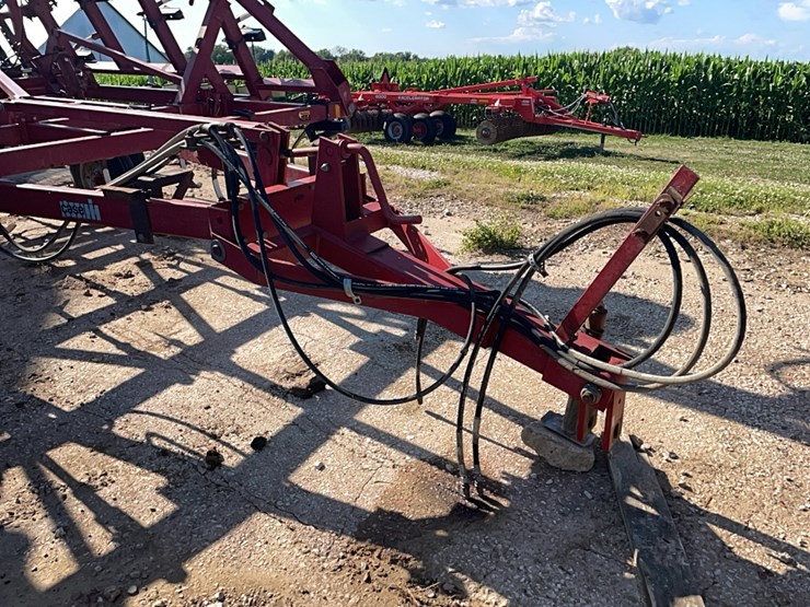 cih-4800-field-cultivator-image-3