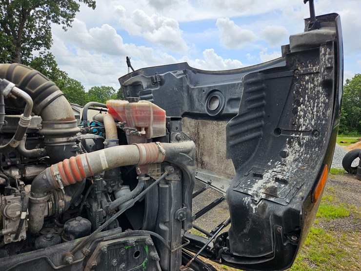2018-peterbilt-579-image-56