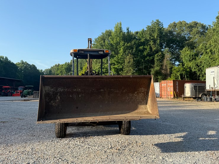 new-holland-555e-image-3