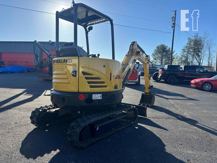 2020-new-holland-e26c-image-4