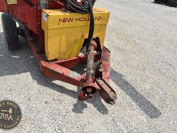 new-holland-353-image-23