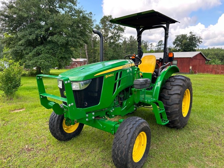 2021-john-deere-5045e-image-2