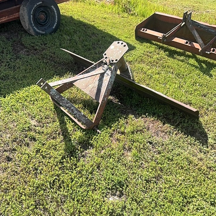 6 Ft three point adjustable Grader