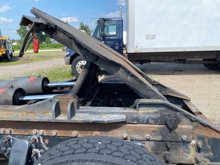 1998-freightliner-fl70-image-26