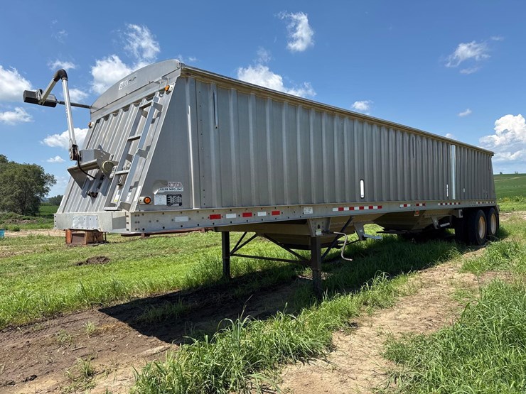 2009-dakota-aluminum-40ft-grain-trailer-image-1