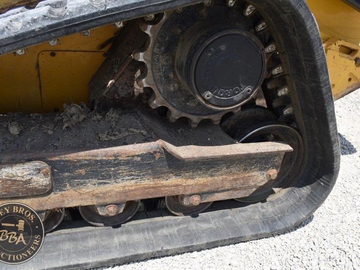 2012-deere-333d-image-28