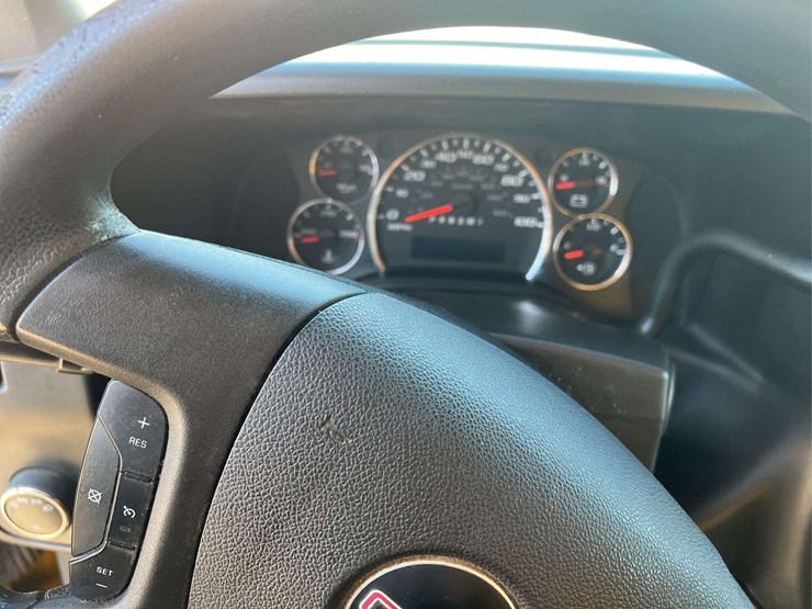 2018-gmc-savana-box-truck-image-13