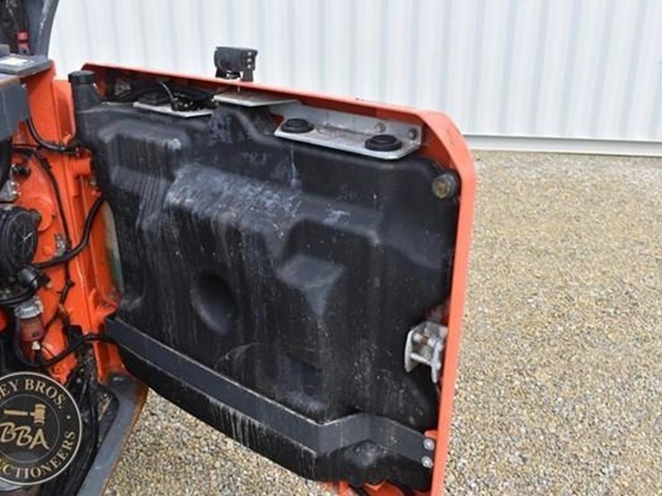 2017-kubota-ssv65-image-34