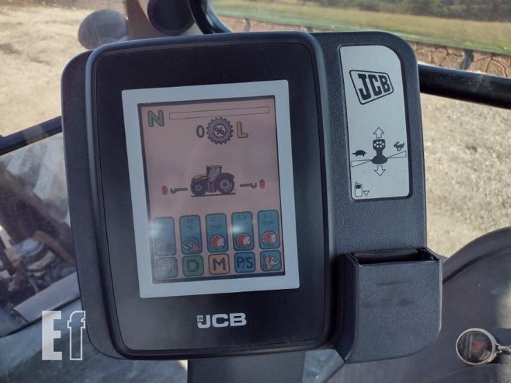 jcb-fastrac-8280-image-7