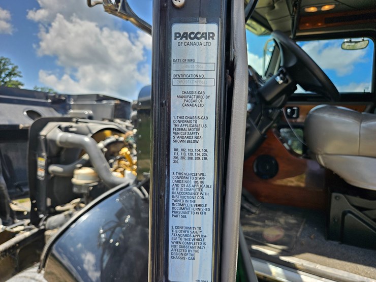 2007-peterbilt-335-image-62