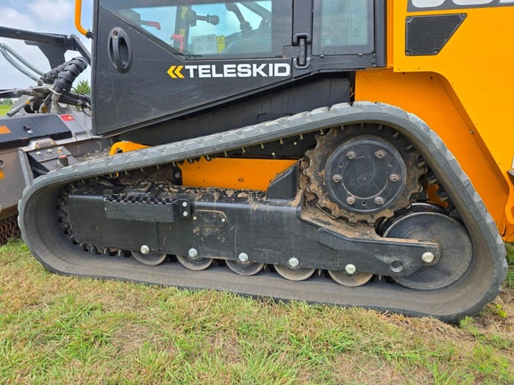 2022-jcb-3ts-8t-image-16