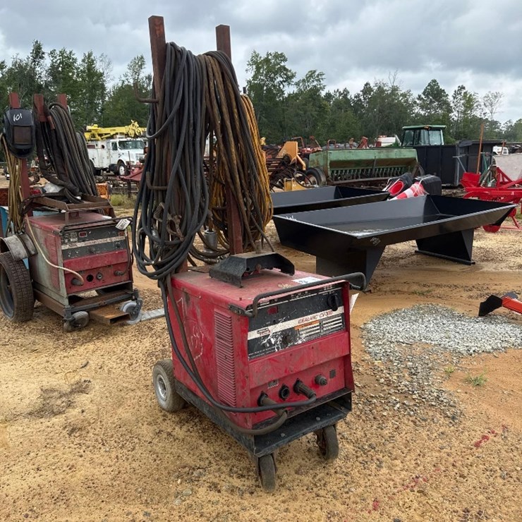 100 - LINCOLN ELECTRIC WELDER