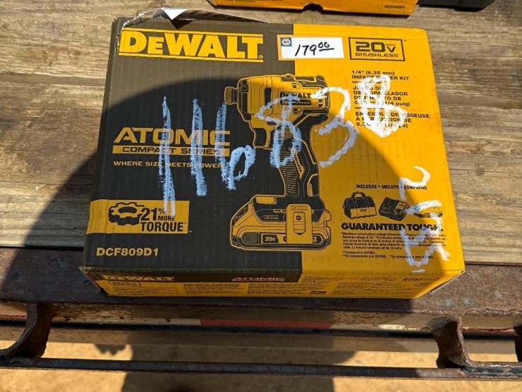 2135---dewalt-1/4"-impact-image-1