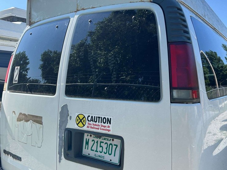 2001-chevrolet-express-3500-image-5