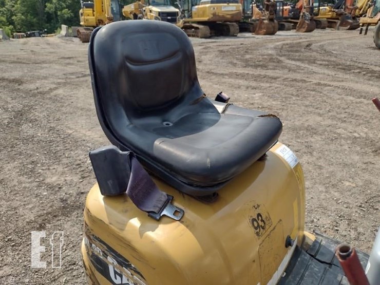 2012-caterpillar-300.9d-image-11