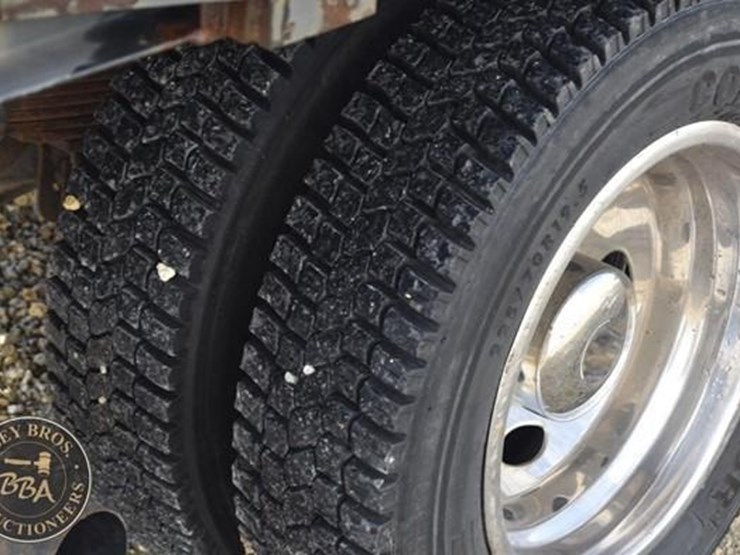 2003-ford-f550-image-16