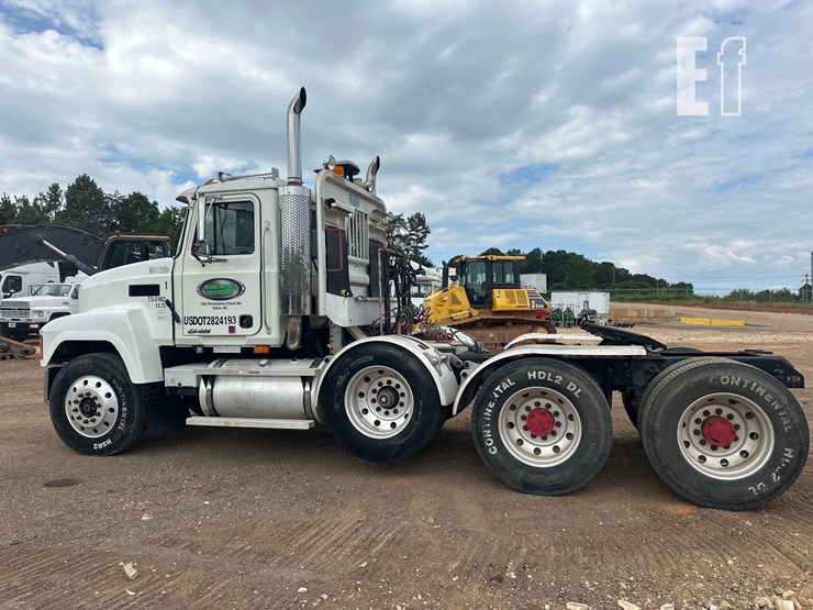 2001-mack-ch613-image-8