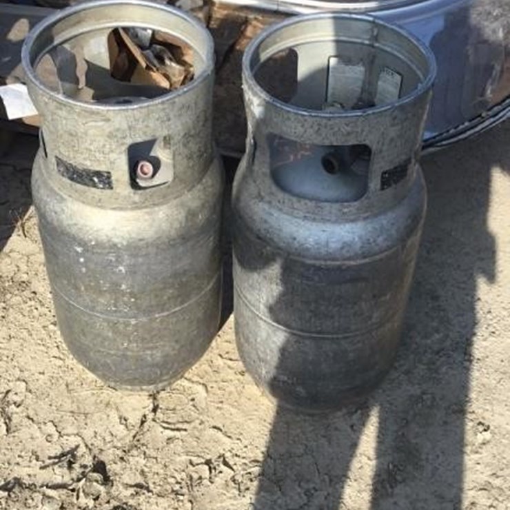 2 LP tanks