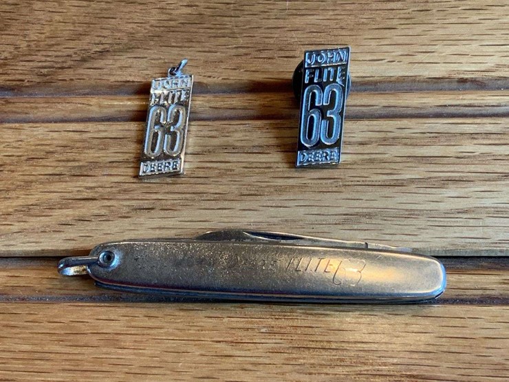 (3)-john-deere-flite-63-knife,-pin,-charm-image-1